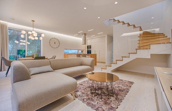 INTERIOR DESIGNER